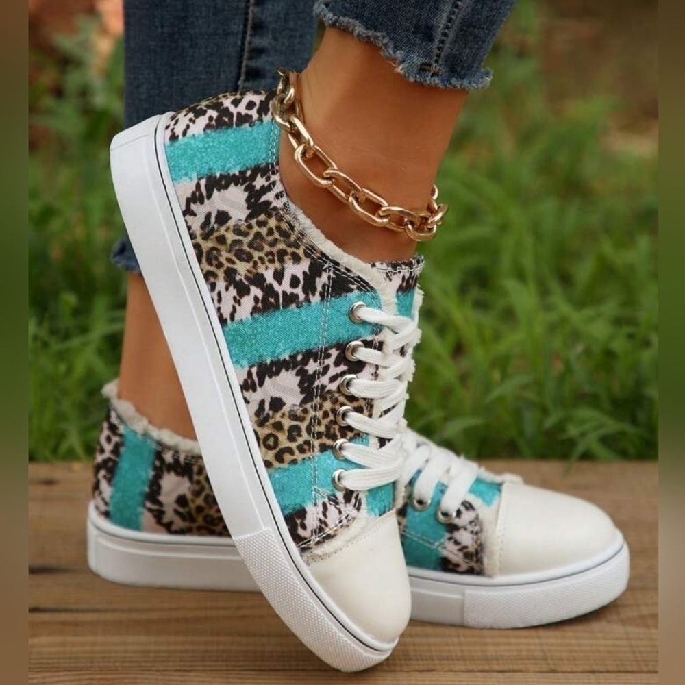 NWT 3D Leopard Print Canvas Shoes